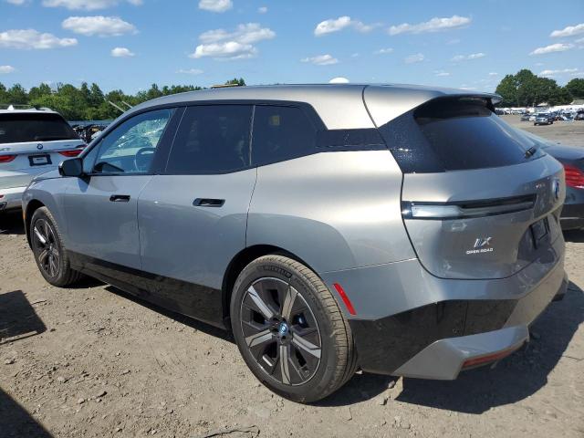 WB523CF09RCS04473 - 2024 BMW IX XDRIVE50 GRAY photo 2
