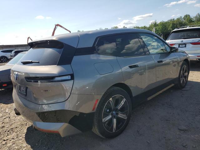 WB523CF09RCS04473 - 2024 BMW IX XDRIVE50 GRAY photo 3