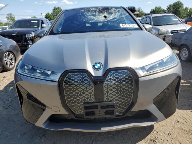 WB523CF09RCS04473 - 2024 BMW IX XDRIVE50 GRAY photo 5