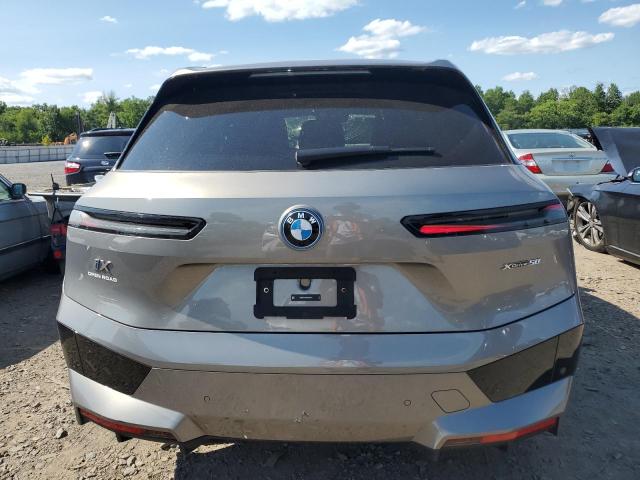 WB523CF09RCS04473 - 2024 BMW IX XDRIVE50 GRAY photo 6