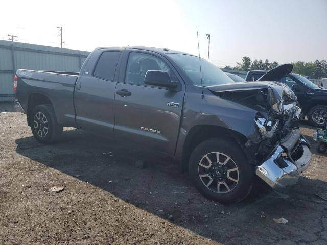 5TFUY5F13FX440317 - 2015 TOYOTA TUNDRA DOUBLE CAB SR/SR5 GRAY photo 4