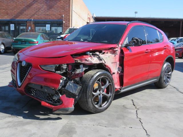 ZASFAKNN1J7C01994 - 2018 ALFA ROMEO STELVIO TI SPORT RED photo 2