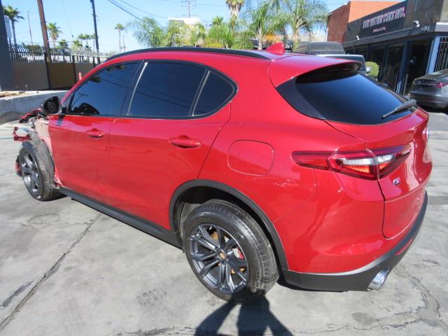 ZASFAKNN1J7C01994 - 2018 ALFA ROMEO STELVIO TI SPORT RED photo 4