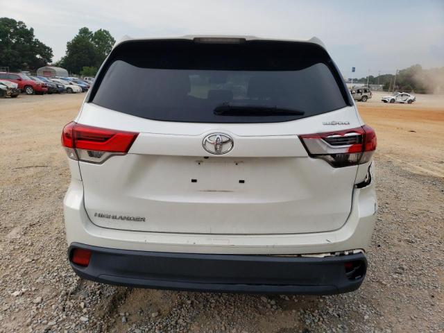 5TDZARFH0JS040261 - 2018 TOYOTA HIGHLANDER LE WHITE photo 6