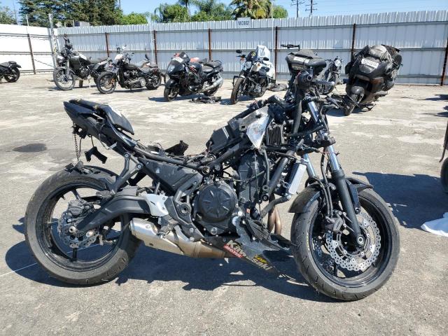 JKAEXEJ18HDA01288 - 2017 KAWASAKI EX650 J შავი ფოტო 1