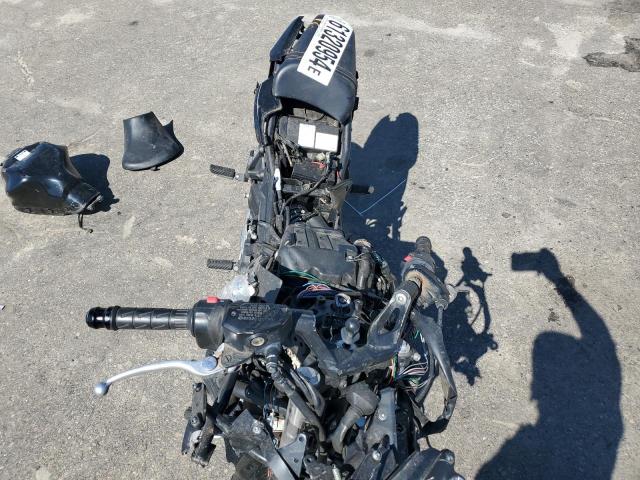 JKAEXEJ18HDA01288 - 2017 KAWASAKI EX650 J შავი ფოტო 5