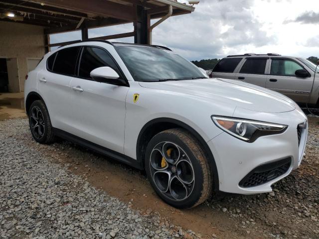 ZASPAKBN9K7C42755 - 2019 ALFA ROMEO STELVIO TI WHITE photo 4