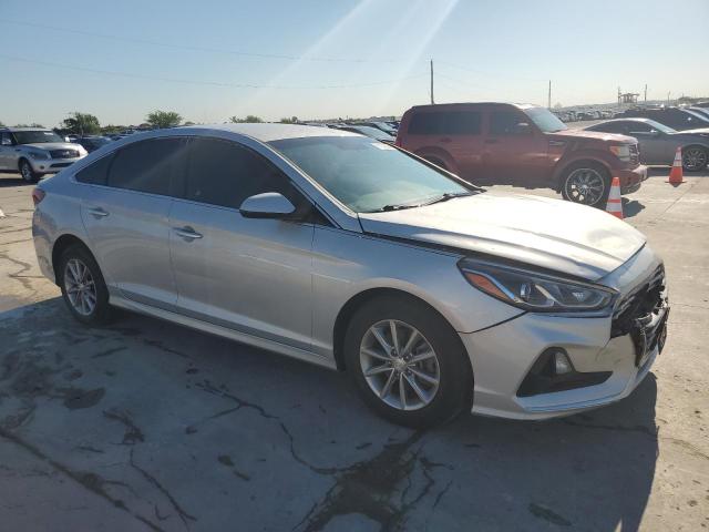 5NPE24AF7KH800567 - 2019 HYUNDAI SONATA SE SILVER photo 4