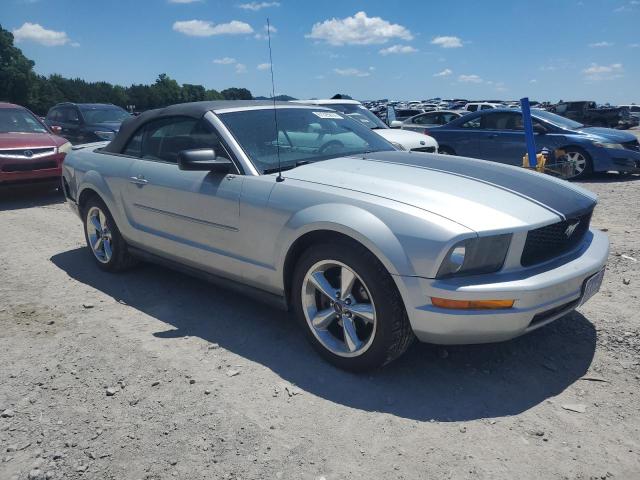 1ZVFT84N575293944 - 2007 FORD MUSTANG SILVER photo 4