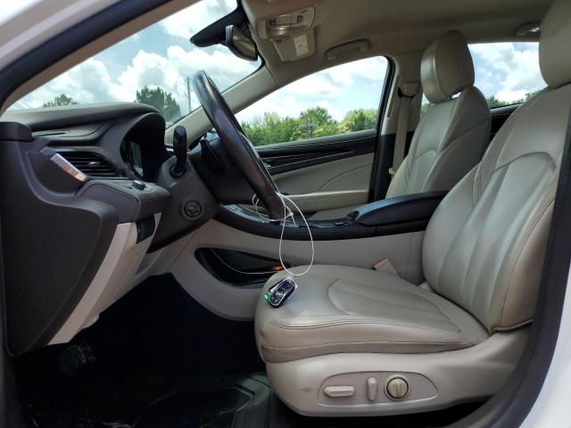 1G4ZN5SZXJU117902 - 2018 BUICK LACROSSE PREFERRED WHITE photo 7