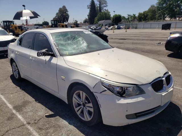 WBANV1C58AC158362 - 2010 BMW 528 XI WHITE photo 1