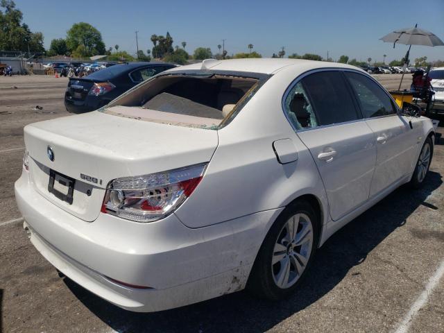 WBANV1C58AC158362 - 2010 BMW 528 XI WHITE photo 4