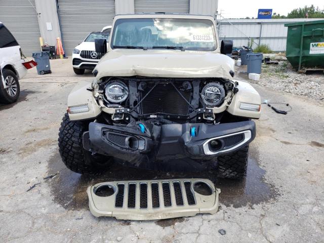 1C4JJXP62NW277175 - 2022 JEEP WRANGLER U SAHARA 4XE BEIGE photo 5