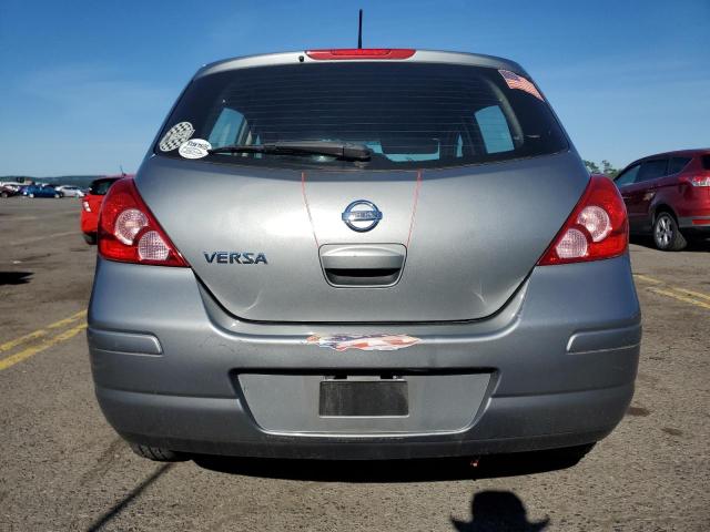 3N1BC13E68L440660 - 2008 NISSAN VERSA S SILVER photo 6