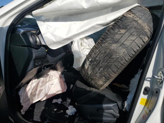 JTMZFREV4JJ182201 - 2018 TOYOTA RAV4 LE თეთრი ფოტო 7