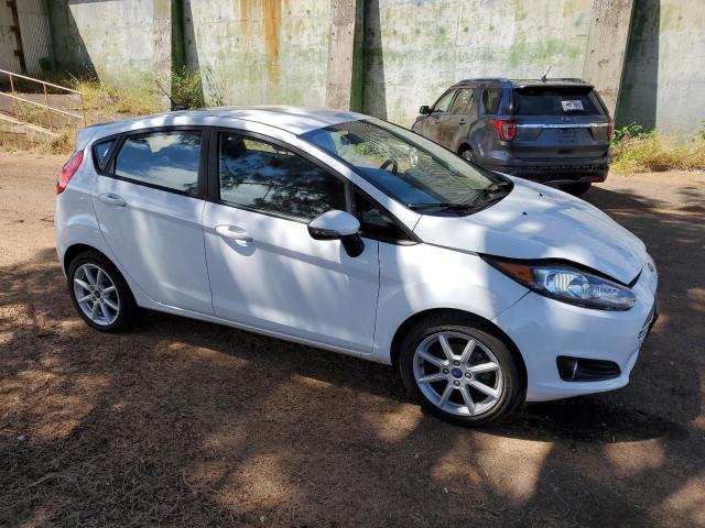 3FADP4EJ0GM178963 - 2016 FORD FIESTA SE WHITE photo 4