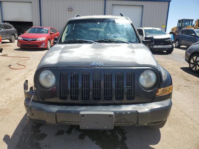 1J8GL38K45W639007 - 2005 JEEP LIBERTY RENEGADE BLACK photo 5