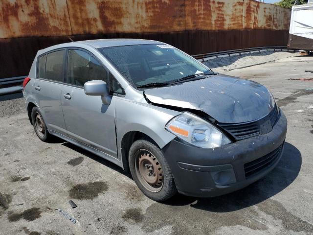 3N1BC13E28L363611 - 2008 NISSAN VERSA S GRAY photo 4