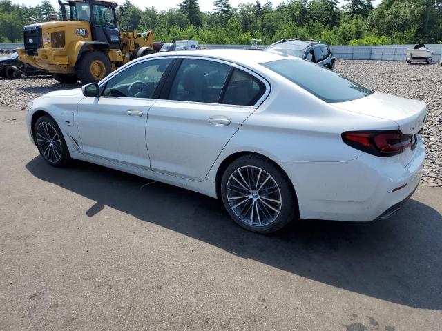 WBA33AG02NCK57972 - 2022 BMW 530XE WHITE photo 2