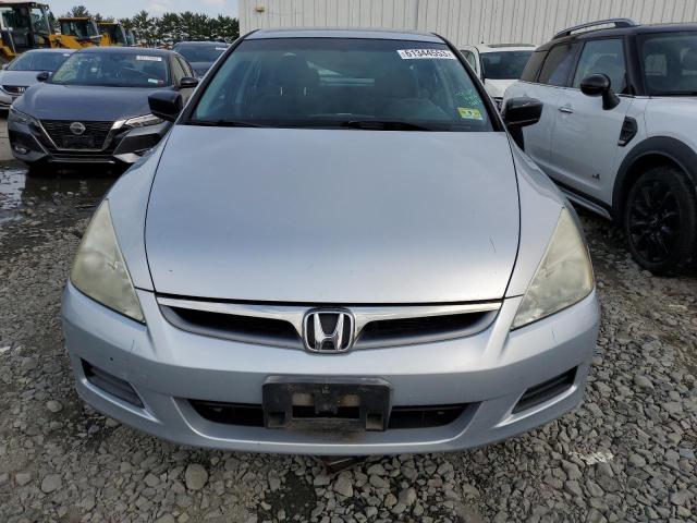 1HGCM56147A020370 - 2007 HONDA ACCORD VALUE SILVER photo 5