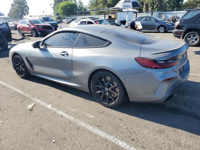 WBABC4C05PCK38290 - 2023 BMW M850XI GRAY photo 2