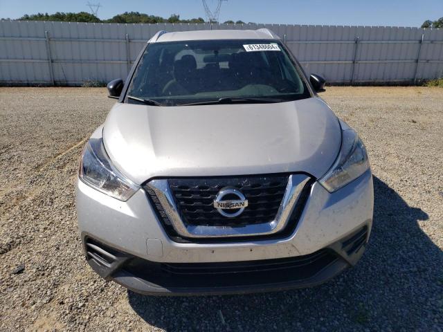 3N1CP5CU0KL566642 - 2019 NISSAN KICKS S SILVER photo 5