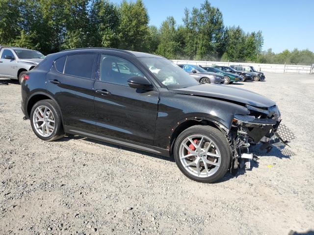 ZASFAKNN5J7B74458 - 2018 ALFA ROMEO STELVIO TI SPORT BLACK photo 4