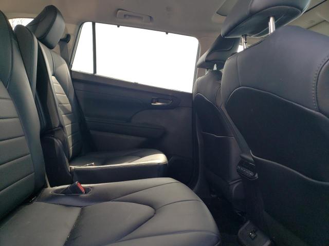 5TDGZRBH0MS138927 - 2021 TOYOTA HIGHLANDER XLE SILVER photo 10