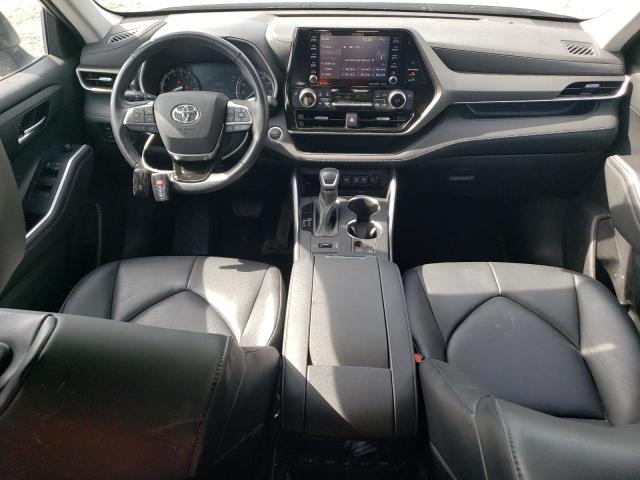 5TDGZRBH0MS138927 - 2021 TOYOTA HIGHLANDER XLE SILVER photo 8