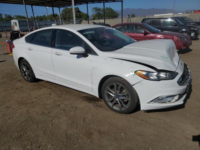 3FA6P0HD7HR397382 - 2017 FORD FUSION SE WHITE photo 4