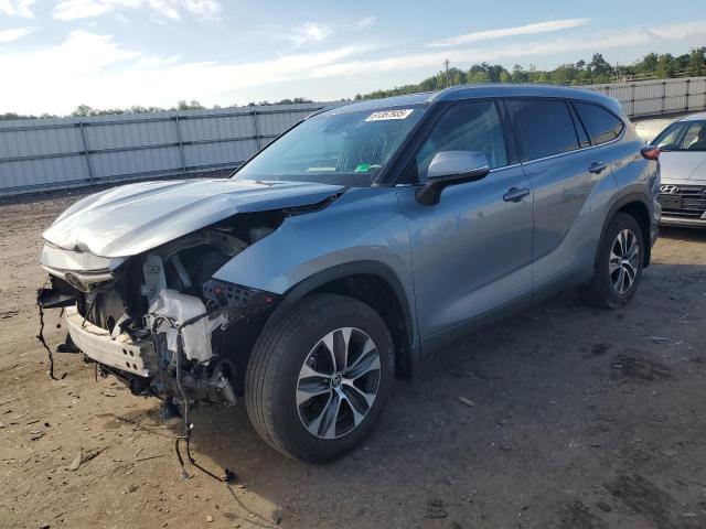 5TDGZRBH1NS243770 - 2022 TOYOTA HIGHLANDER XLE BLUE photo 1