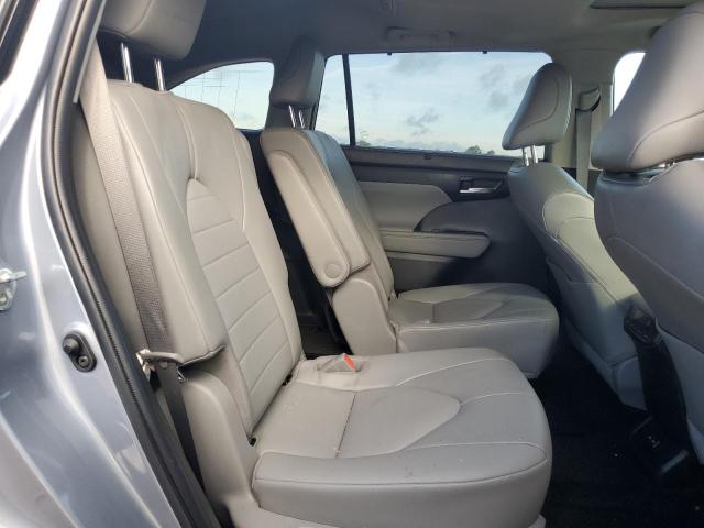 5TDGZRBH1NS243770 - 2022 TOYOTA HIGHLANDER XLE BLUE photo 11