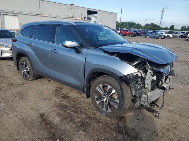 5TDGZRBH1NS243770 - 2022 TOYOTA HIGHLANDER XLE BLUE photo 4