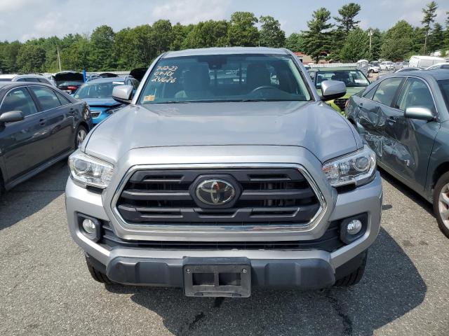 5TFSX5EN8JX058243 - 2018 TOYOTA TACOMA ACCESS CAB ვერცხლისფერი ფოტო 5