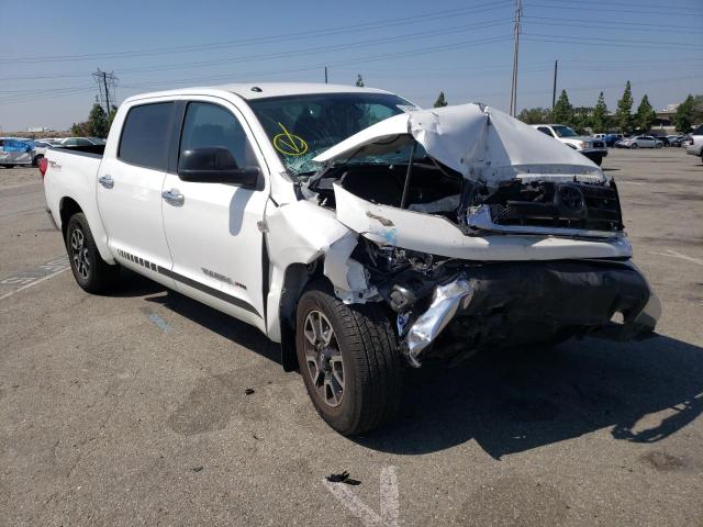 5TFEY5F19DX142789 - 2013 TOYOTA TUNDRA CREWMAX SR5 WHITE photo 1