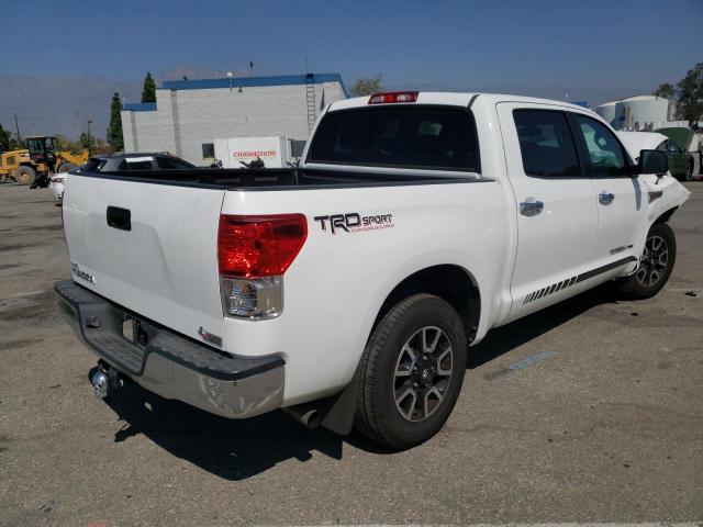 5TFEY5F19DX142789 - 2013 TOYOTA TUNDRA CREWMAX SR5 WHITE photo 4