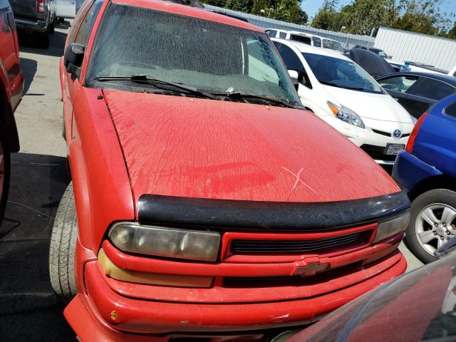 1GNCS18W61K243542 - 2001 CHEVROLET BLAZER RED photo 5