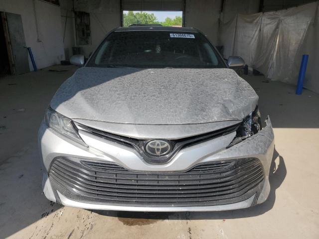 4T1B11HK2JU535144 - 2018 TOYOTA CAMRY L GRAY photo 5