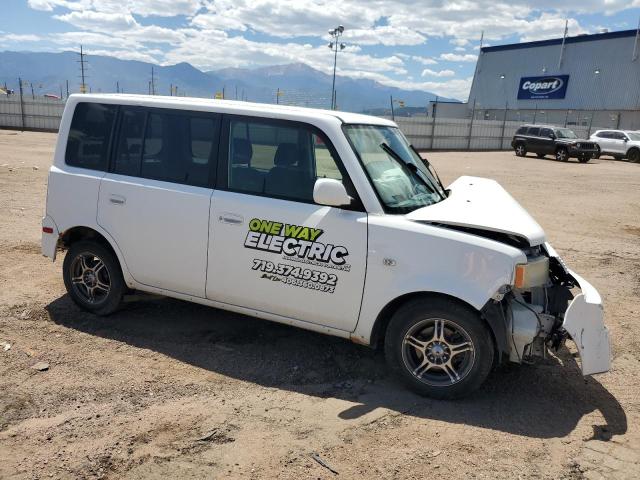 JTLKT324250197072 - 2005 TOYOTA SCION XB Белый фото 4