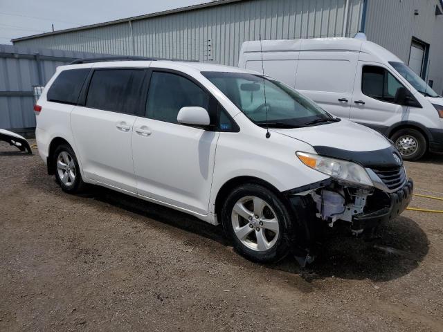 5TDKK3DC4CS221353 - 2012 TOYOTA SIENNA LE WHITE photo 4