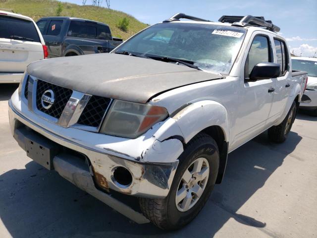 1N6AD07W25C409073 - 2005 NISSAN FRONTIER CREW CAB LE WHITE photo 1