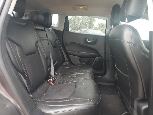 3C4NJDBB4JT261600 - 2018 JEEP COMPASS LATITUDE ნაცრისფერი ფოტო 11