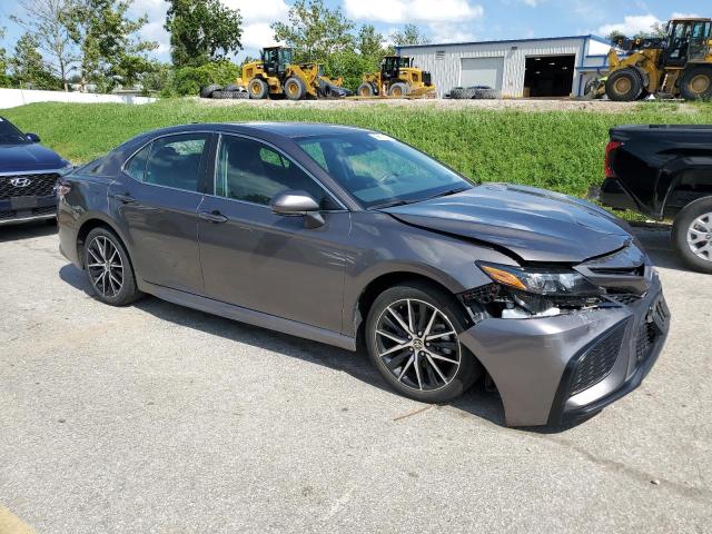 4T1G11AK4RU880297 - 2024 TOYOTA CAMRY SE NIGHT SHADE GRAY photo 4