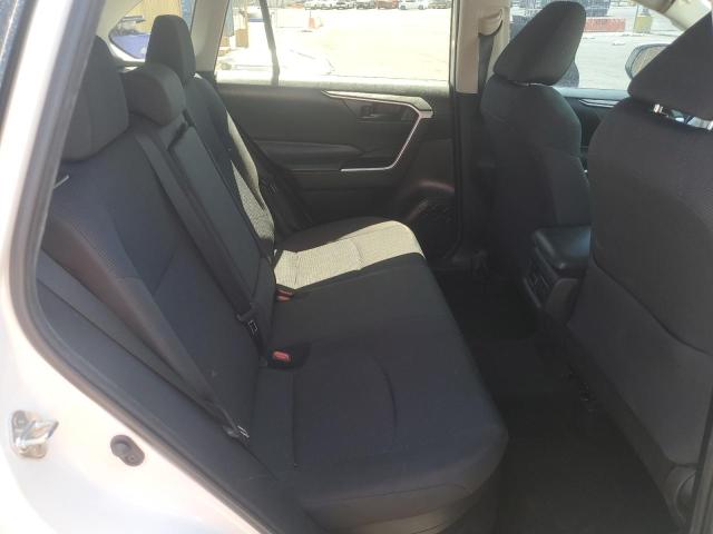 2T3MWRFV0LW054566 - 2020 TOYOTA RAV4 LE 白色 照片 11