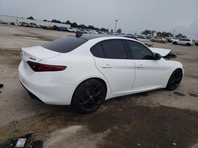 ZARFAMAN4K7620195 - 2019 ALFA ROMEO GIULIA WHITE photo 3