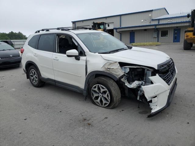 JF2SKADC9RH417470 - 2024 SUBARU FORESTER PREMIUM WHITE photo 4