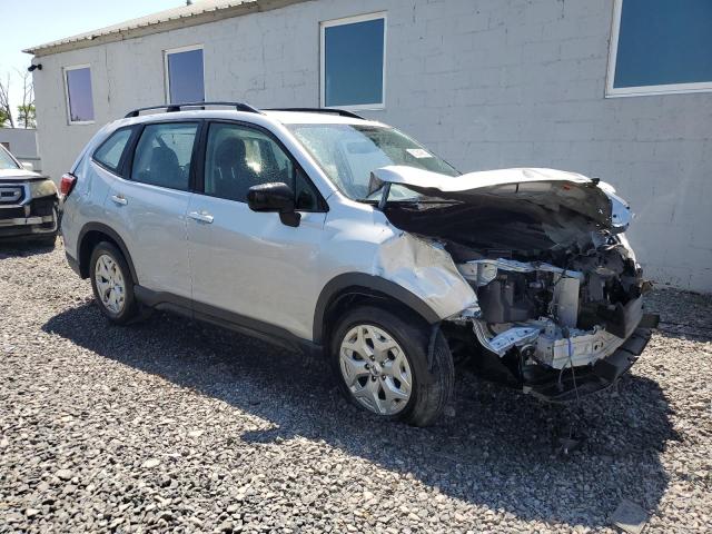 JF2SKACC9KH424751 - 2019 SUBARU FORESTER SILVER photo 4