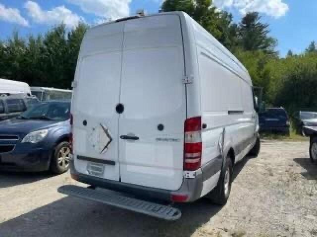 WD3PE8CB9B5577542 - 2011 MERCEDES-BENZ SPRINTER 2500 WHITE photo 4