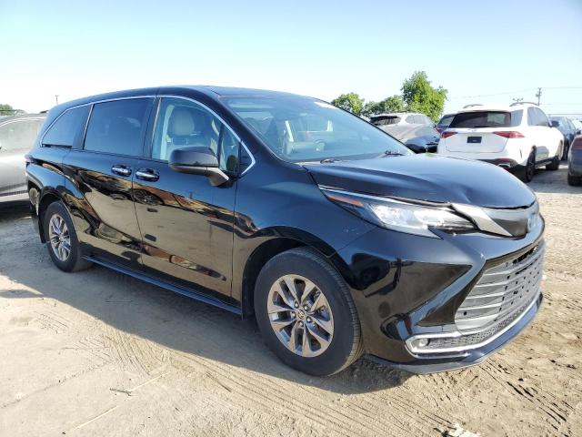 5TDYSKFC2PS083903 - 2023 TOYOTA SIENNA XLE BLACK photo 4