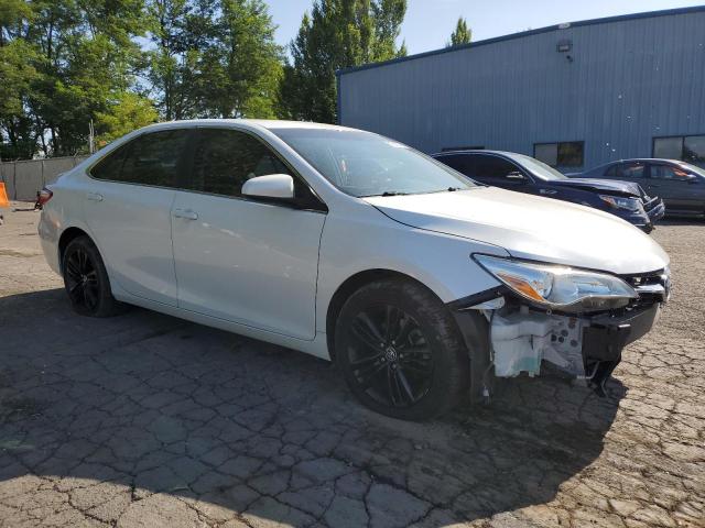 4T1BF1FK0GU156964 - 2016 TOYOTA CAMRY LE WHITE photo 4